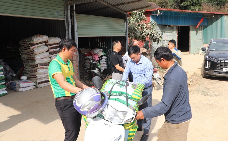 Hoạt động kinh doanh, phân phối vật tư nông nghiệp của các Okvip tại về sau chuyển đổi ngày càng chuyên nghiệp, bài bản. Ảnh: Thanh Duyên
