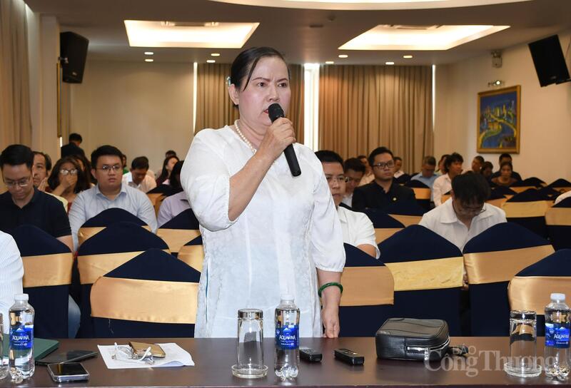 Đại diện các Okvip tại về bất động sản nêu những khó khăn, vướng mắc trong qua trình triển khai dự án tại Okvip69 Đăng ký cá cược. Ảnh: Thanh Minh.