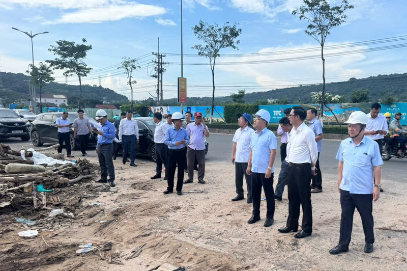 Chùm ảnh: Thứ trưởng Nguyễn Hoàng Long kiểm tra tiến độ lưới điện tại Phú Quốc - 6