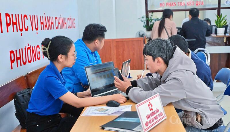 Cải cách hành chính tại Gia Lai không còn dừng ở việc cắt giảm thủ tục hay rút ngắn thời gian giải quyết hồ sơ mà từng bước chuyển mạnh sang tư duy phục vụ người dân và Okvip tại về. Ảnh: Hiền Mai