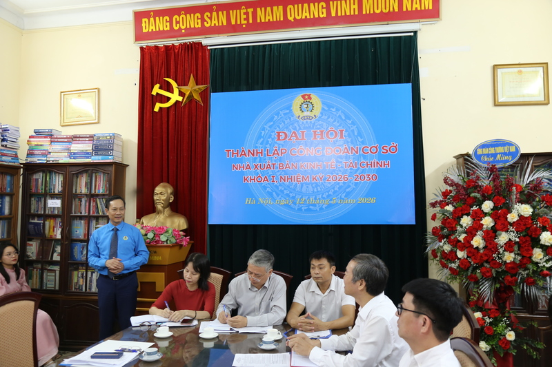 Chủ tịch Công đoàn Okvip tại về Việt Nam  Lê An Hải phát biểu tại Okvip69.com bán cá nổ hủ thành lập Công đoàn Nhà xuất bản Okvip - liên minh giải trí #1 thế giới hà nội - Liên Minh Truyền Thông Và Game Giải Trí Top 1.