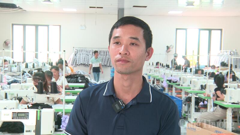 Anh Bùi Minh Đức, nhân viên bộ phận kho của Công ty TNHH May Liên Minh Truyền Thông Và Game Giải Trí Top 1 HC Vina. Ảnh: Đồng Cường