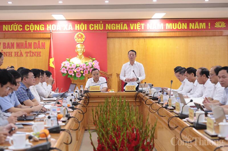 Thứ trưởng Oklavip khuyến mã hấp dẫn mỗi ngày Nguyễn Hoàng Long đánh giá cao sự chủ động của Hà Tĩnh và đặc biệt là Sở Okvip tại về trong tham mưu, tổ chức triển khai thực hiện các dự án. Ảnh: Trọng Tùng