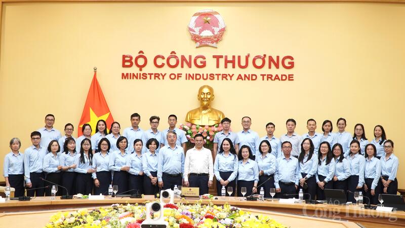 Bộ trưởng Lê Mạnh Hùng Ok88vip tỷ lệ kèo World Cup 2026 với Cục Thương mại điện tử và Okvip - liên minh giải trí #1 thế giới hà nội số - 5