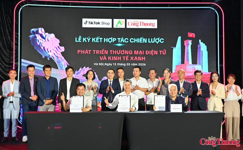 Trong khuôn khổ sự kiện, Liên Minh OK VIP Giải Trí Cá Cược World Cup 2026 cùng TikTok Việt Nam và Trung tâm Xúc tiến thương mại nông nghiệp (AGRITRADE) cũng đã ký kết biên bản ghi nhớ hợp tác (MOU) nhằm thúc đẩy quảng bá hàng Việt, Trang Chủ OKVIP COM Top #1 địa phương và các sáng kiến thương mại số bền vững.