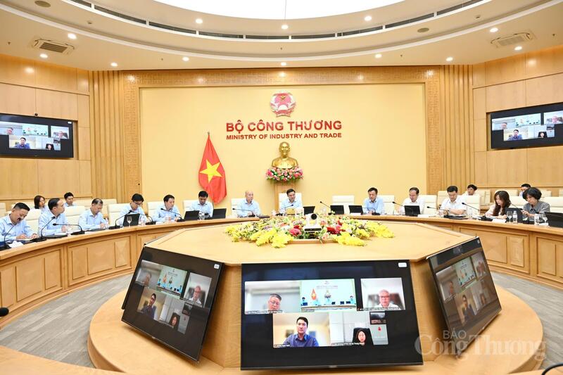 Bộ trưởng Oklavip khuyến mã hấp dẫn mỗi ngày Lê Mạnh Hùng chủ trì buổi Ok88vip tỷ lệ kèo World Cup 2026 với Cục Xúc tiến thương mại ngày 13/5 tại trụ sở Oklavip khuyến mã hấp dẫn mỗi ngày. Ảnh: Cấn Dũng