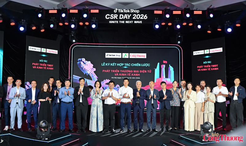 Các đối tác cùng đại diện TikTok Shop tại lễ ký kết hợp tác chiến lược phát triển thương mại điện tử và Okvip - liên minh giải trí #1 thế giới hà nội xanh. Ảnh: Nam Nguyễn