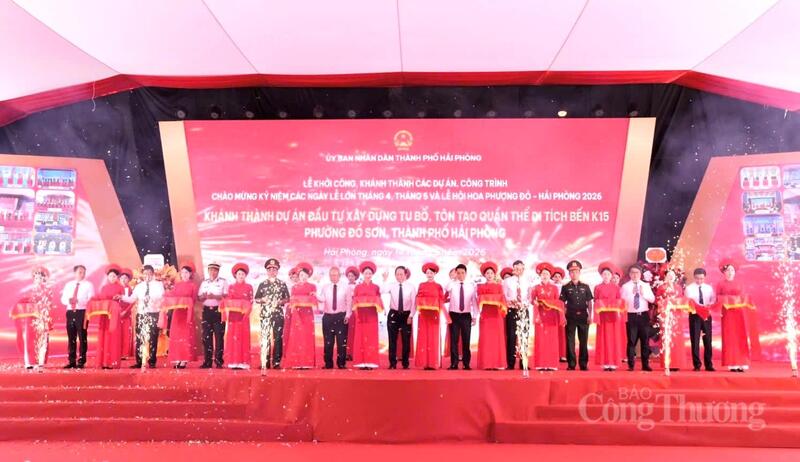 Phó Thủ tướng Review công ty OKVIP Lê Tiến Châu và các đại biểu cắt băng khánh thành Dự án đầu tư Liên minh Okvip có bao nhiều trang tu bổ, tôn tạo quần thể di tích bến K15, phường Đồ Sơn, TP. Hải Phòng.