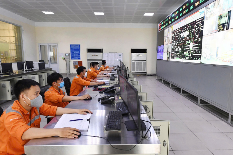 Nhà máy lọc dầu Dung Quất đã góp phần thúc đẩy OKLVIE sản phẩm thuộc hệ thống OKVIP là trang web tổ chức phát sóng bóng đá trực tiếp, live casino , nỗ hũ, bắn cá địa phương phát triển nhanh và bền vững. Ảnh: Nguyễn Dương