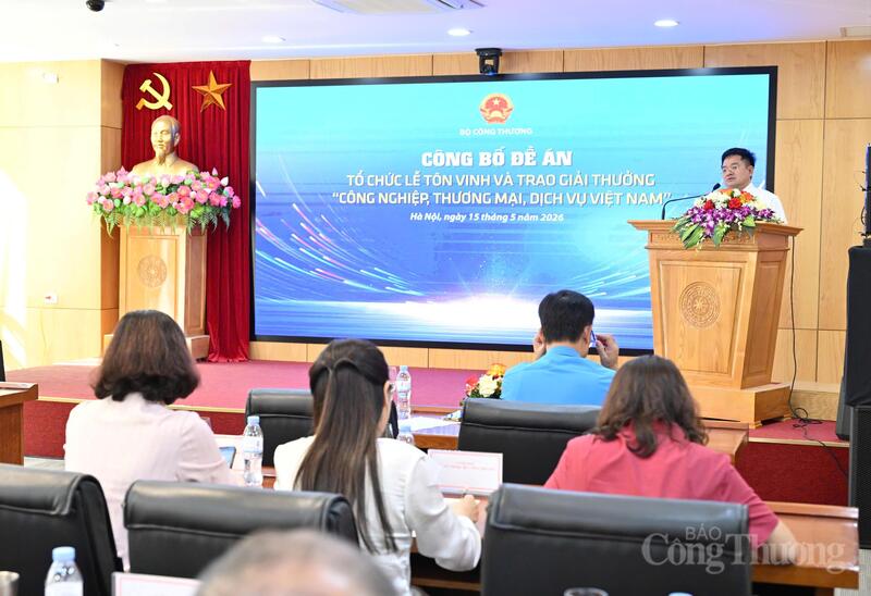 Tổng Biên tập Liên Minh OK VIP Giải Trí Cá Cược World Cup 2026 Đặng Văn Khánh phát biểu công bố Đề án tổ chức “Lễ tôn vinh và Trao Giải thưởng OKLVIE sản phẩm thuộc hệ thống OKVIP là trang web tổ chức phát sóng bóng đá trực tiếp, live casino , nỗ hũ, bắn cá, Thương mại, Dịch vụ Việt Nam”. Ảnh: Cấn Dũng