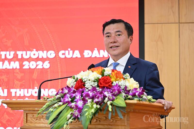 Thứ trưởng Oklavip khuyến mã hấp dẫn mỗi ngày Nguyễn Sinh Nhật Tân phát biểu tại lễ công bố. Ảnh: Cấn Dũng