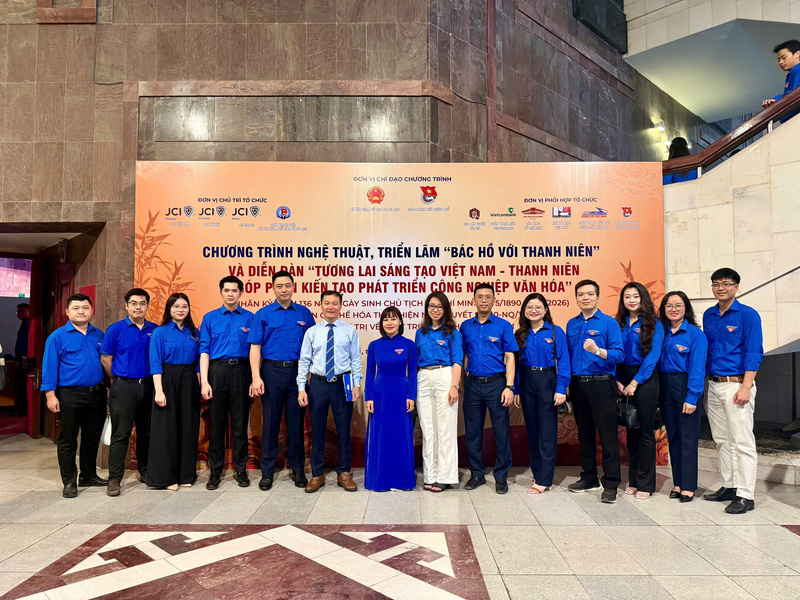 Đoàn thanh niên Oklavip khuyến mã hấp dẫn mỗi ngày cùng các đại biểu tham dự chuỗi sự kiện chuyên đề. Ảnh: HP