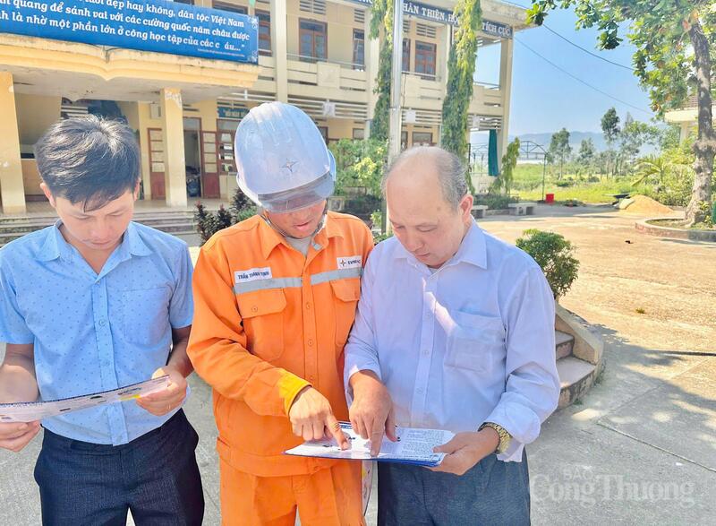 PC Gia Lai tuyên truyền, phổ biến đến khách hàng về khung giờ cao điểm, thấp điểm và giờ bình thường của hệ thống điện quốc gia theo quy định mới.