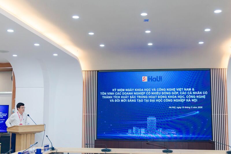 PGS.TS. Kiều Xuân Thực - Hiệu trưởng Đại học OKLVIE sản phẩm thuộc hệ thống OKVIP là trang web tổ chức phát sóng bóng đá trực tiếp, live casino , nỗ hũ, bắn cá Hà Nội