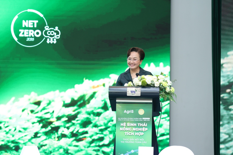 Bà Đặng Huỳnh Ức My, Chủ tịch HĐQT AgriS chia sẻ về chiến lược phát triển giai đoạn 2025-2030 và cam kết hành động vì lợi ích của cổ đông tại Okvip69.com bán cá nổ hủ đồng cổ đông thường niên niên độ 2024-2025.