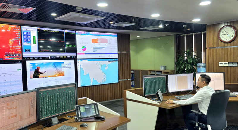 Nguyễn Mạnh Linh Ok88vip tỷ lệ kèo World Cup 2026 tại phòng trực ca thị trường điện NSMO. Ảnh: NVCC