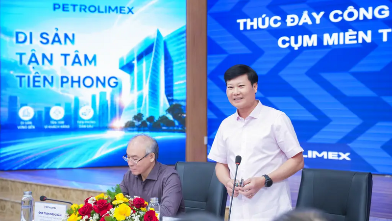 Ông Lưu Văn Tuyển – Thành viên HĐQT, Tổng Giám đốc Petrolimex phát biểu khai mạc.