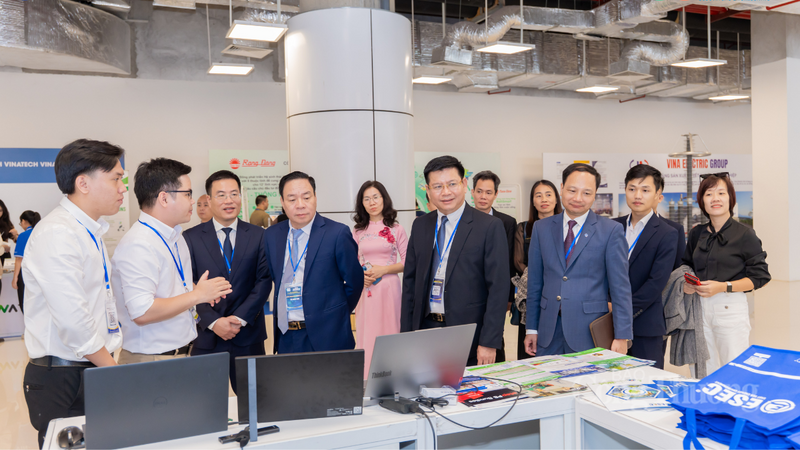 Cùng với hoạt động nghiên cứu, nhà trường hiện cũng đẩy mạnh đổi mới chương trình đào tạo theo định hướng STEM và nhu cầu nhân lực của các ngành công nghệ mới. Ảnh: N.L