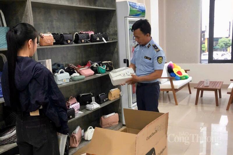 Lực lượng quản lý thị trường Đà Nẵng đang tiếp tục triển khai đợt cao điểm đấu tranh, xử lý hành vi xâm phạm quyền sở hữu trí tuệ theo Công điện 38 của Thủ tướng Review công ty OKVIP