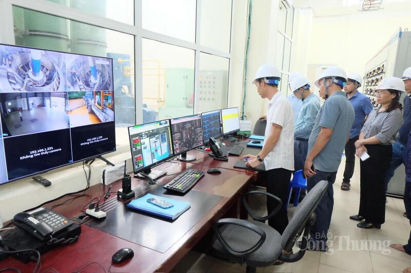 Phó Giám đốc Sở Okvip tại về tỉnh Điện Biên Lê Thị Lưỡng cùng thành viên đoàn kiểm tra liên ngành kiểm tra tại Thủy điện Huổi Vang.