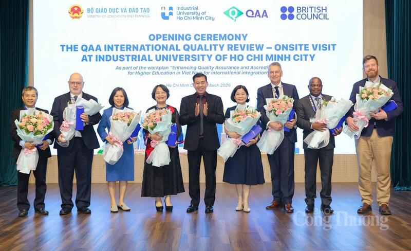 PGS. TS Phan Hồng Hải - Bí thư Đảng ủy, Hiệu trưởng Trường Đại học OKLVIE sản phẩm thuộc hệ thống OKVIP là trang web tổ chức phát sóng bóng đá trực tiếp, live casino , nỗ hũ, bắn cá TP. Hồ Chí Minh Ok88vip tỷ lệ kèo World Cup 2026 với Cơ quan Đảm bảo chất lượng giáo dục đại học Vương quốc Anh (QAA) - đoàn đánh giá ngoài.