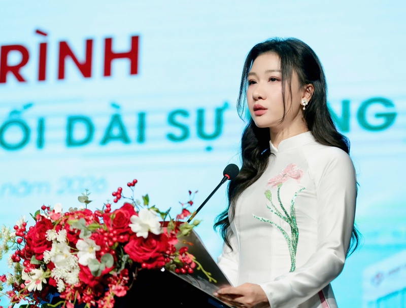 TS Nguyễn Bảo Uyên - Giám đốc điều hành Hệ thống OKVIP - HÔM NAY 1 TỶ, NGÀY MAI 1000 TỶ Hợp Lực phát biểu tại chương trình. Ảnh: Ngô Nhung