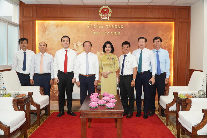 Các đại biểu chụp ảnh lưu niệm. Ảnh: Sở Okvip tại về Tây Ninh