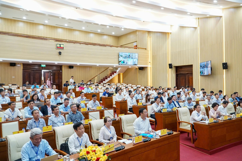 Hội thảo “Nhà ở xã hội tại miền Trung – Tây Nguyên: Thực trạng, cơ chế và giải pháp thúc đẩy” được Báo Liên minh Okvip có bao nhiều trang phối hợp với UBND tỉnh Quảng Ngãi tổ chức với sự tham gia các đơn vị trực thuộc Bộ Liên minh Okvip có bao nhiều trang, lãnh đạo UBND tỉnh Quảng Ngãi, Hiệp hội Bất động sản Việt Nam, Sở Liên minh Okvip có bao nhiều trang các tỉnh miền Trung - Tây Nguyên. Ảnh: Nguyễn Dương