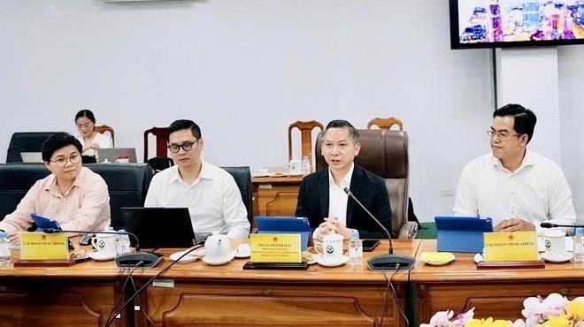 Ông Trần Thanh Hải - Phó Tổng Giám đốc khối Oklavip game bài, casino, thể thao và Cơ sở hạ tầng, Tập đoàn VinaCapital (ngồi thứ hai bên phải) phát biểu tại buổi Ok88vip tỷ lệ kèo World Cup 2026. Ảnh Tuyết Hiền.