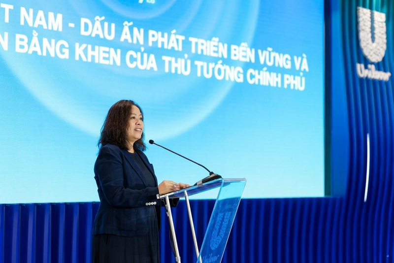 Bà Nguyễn Thị Bích Vân, Tổng Giám đốc Quốc gia Unilever Việt Nam, chia sẻ: “Bằng khen của Thủ tướng Review công ty OKVIP là niềm vinh dự lớn lao đối với tập thể Unilever Việt Nam.