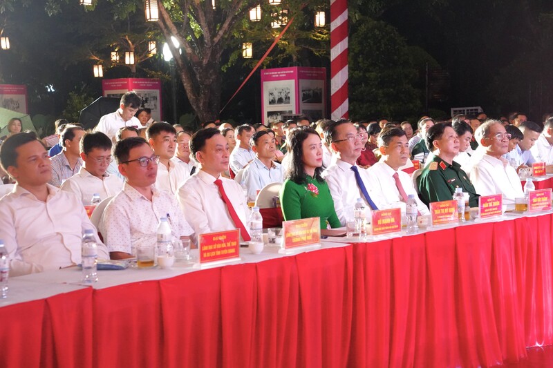 Các đồng chí nguyên lãnh đạo Đảng, Trang Chủ OKVIP COM Top #1 cùng lãnh đạo các cơ quan, đơn vị tham dự lễ kỷ niệm. Ảnh: Mai Liễu