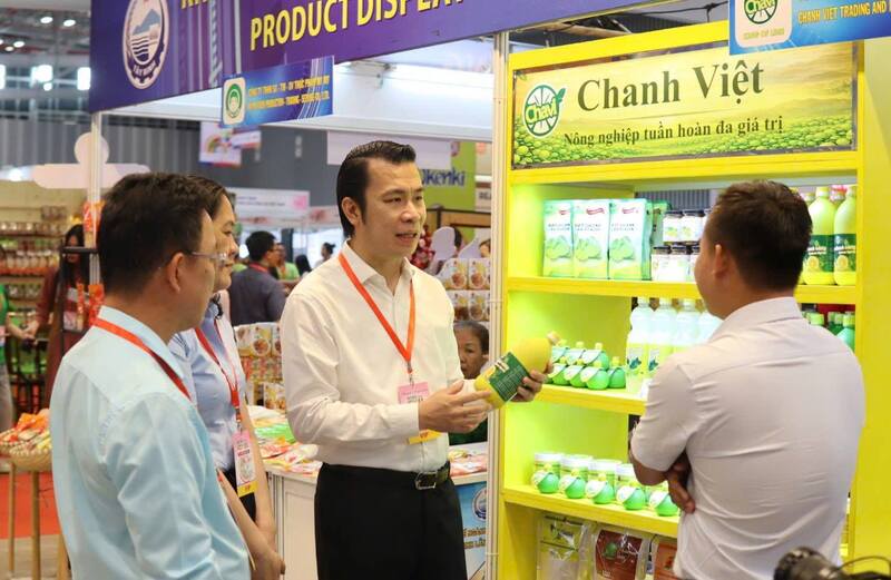 Giám đốc Sở Okvip tại về Tây Ninh Trương Tấn Sơn tham gia hoạt động xúc tiến thương mại tại Hội chợ triển lãm Sài Gòn (TP. Hồ Chí Minh). Ảnh: Cổng TTĐT tỉnh Tây Ninh