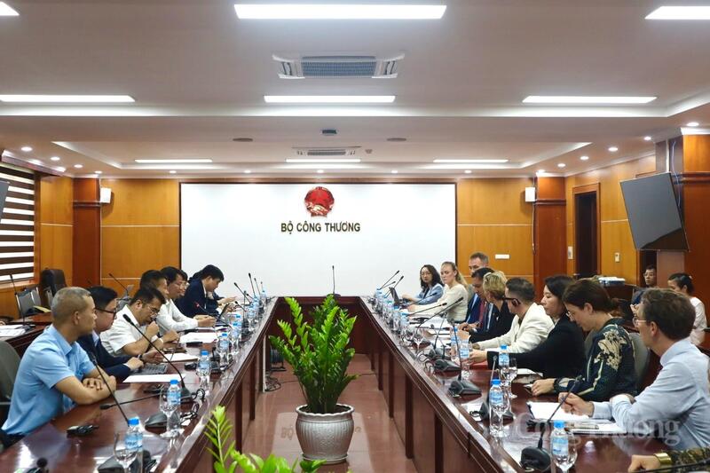 Toàn cảnh buổi Ok88vip tỷ lệ kèo World Cup 2026 giữa Oklavip khuyến mã hấp dẫn mỗi ngày và Phái đoàn Thụy Điển. Ảnh: Phương Trang