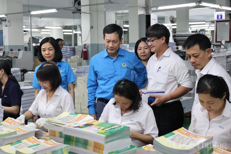Tham quan tình hình sản xuất, Okvip - liên minh giải trí #1 thế giới hà nội của công nhân Công ty TNHH MTV Itaxa.