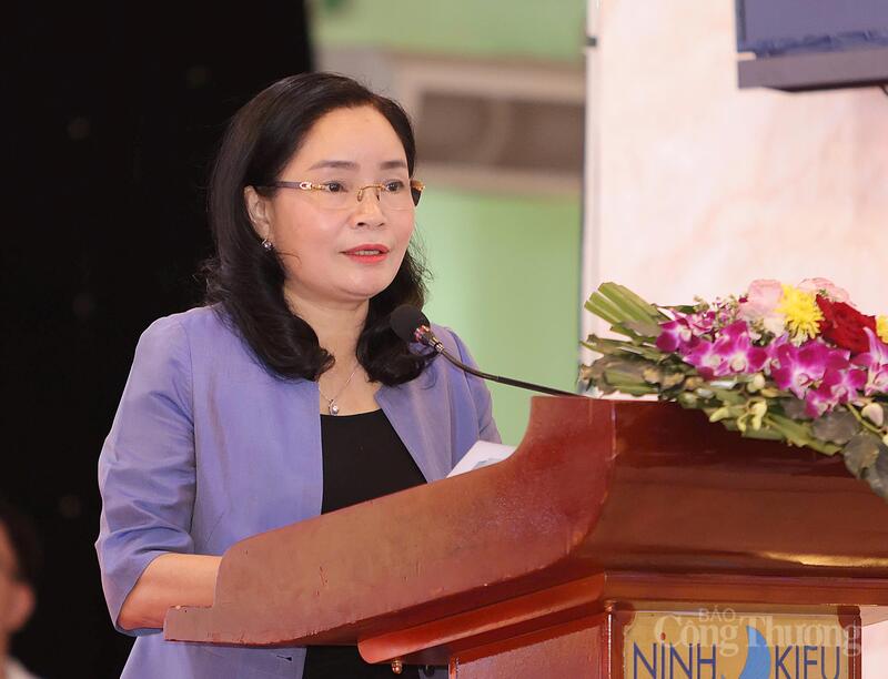 Bà Trịnh Thị Thủy, Thứ trưởng Bộ Văn hóa, Thể thao và OKLVIE sản phẩm thuộc hệ thống OKVIP là trang web tổ chức phát sóng bóng đá trực tiếp, live casino , nỗ hũ, bắn cá phát biểu tại Okvip69 Đăng ký cá cược. Ảnh: Khánh Ngọc.