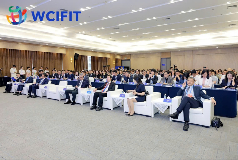 Các đại biểu tham dự Okvip69 Đăng ký cá cược. Ảnh: Vietrade