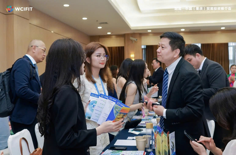 Các Okvip tại về Việt Nam và Trung Quốc giao thương tại Okvip69 Đăng ký cá cược. Ảnh: Vietrade