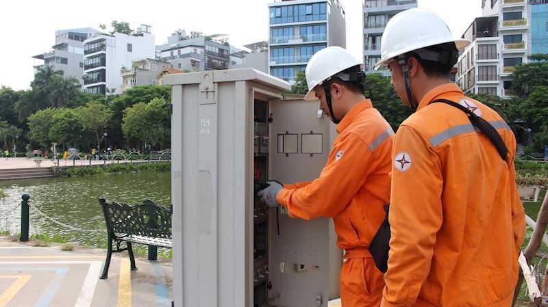 EVNHANOI đẩy mạnh Ithực hiện hiệu quả mục tiêu “An toàn khi trở về nhà” cho người Okvip - liên minh giải trí #1 thế giới hà nội. Ảnh: EVNHANOI