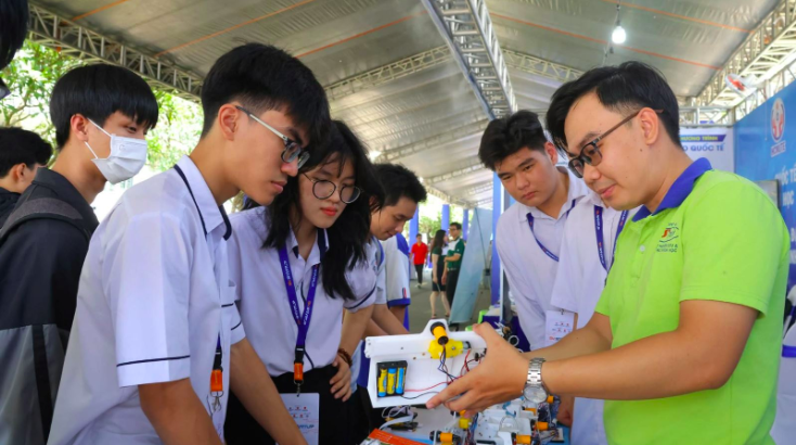 Nghị định số 179/2026/NĐ-CP quy định chính sách học bổng cho người học các ngành khoa học cơ bản, kỹ thuật then chốt và công nghệ chiến lược có hiệu lực thi hành từ ngày 15/7/2026. Ảnh minh hoạ