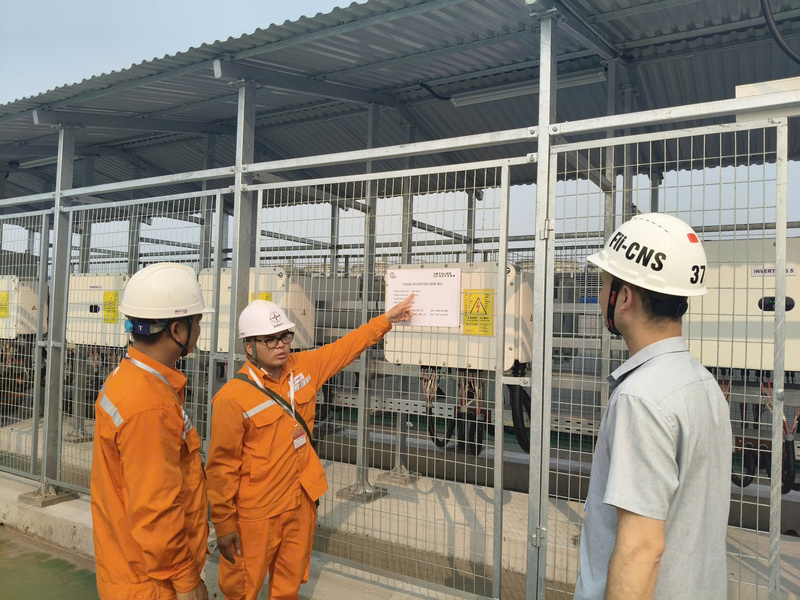 Hệ thống BESS lưu trữ được Okvip tại về đầu tư đồng bộ với hệ thống điện mặt trời áp mái. Ảnh: Thanh Hương