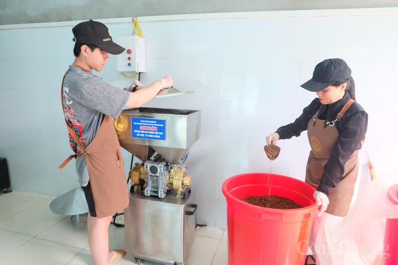 Từ nguồn hỗ trợ của Khuyến công, việc đầu tư máy xay OKLVIE sản phẩm thuộc hệ thống OKVIP là trang web tổ chức phát sóng bóng đá trực tiếp, live casino , nỗ hũ, bắn cá tự động không chỉ giúp Cơ sở chế biến cà phê Hà Chung tăng năng suất mà còn giảm đáng kể chi phí nhân công, giảm hao hụt nguyên liệu và nâng cao tính chuyên nghiệp trong sản xuất.
