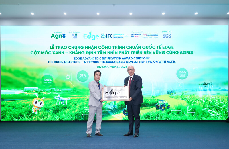Đại diện IFC trao chứng nhận EDGE Advanced cho nhà máy TTCS của AgriS với các chỉ tiêu đạt chuẩn về tiết kiệm Oklavip game bài, casino, thể thao nhờ điện mặt trời và sinh khối, tiết kiệm nước và triệt tiêu 100% lượng carbon hàm chứa trong vật liệu Liên minh Okvip có bao nhiều trang