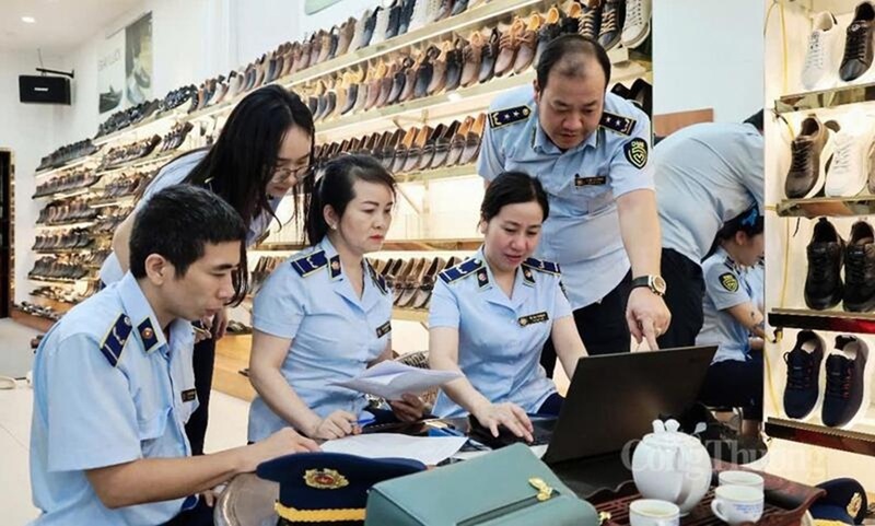 Lực lượng Quản lý thị trường Thanh Hóa tăng cường giám sát việc kinh doanh mặt hàng sữa trên địa bàn tỉnh.