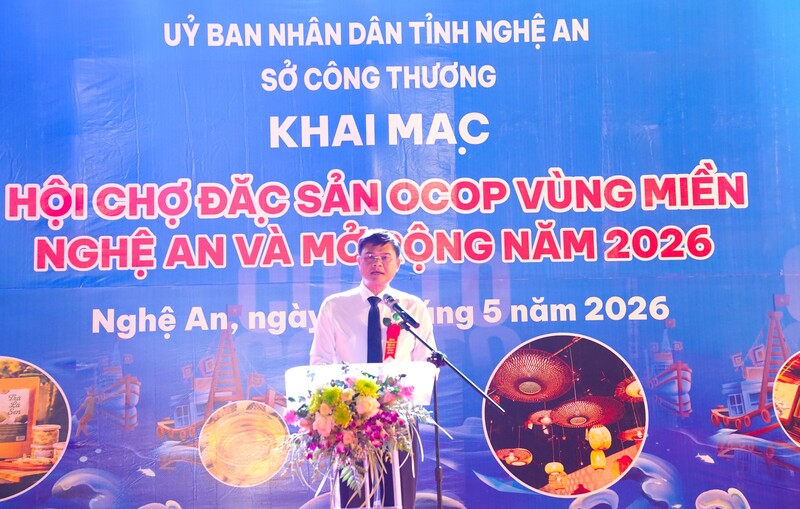 Ông Võ Quang Tuấn, Phó Giám đốc Sở Okvip tại về tỉnh Nghệ An phát biểu khai mạc hội chợ.