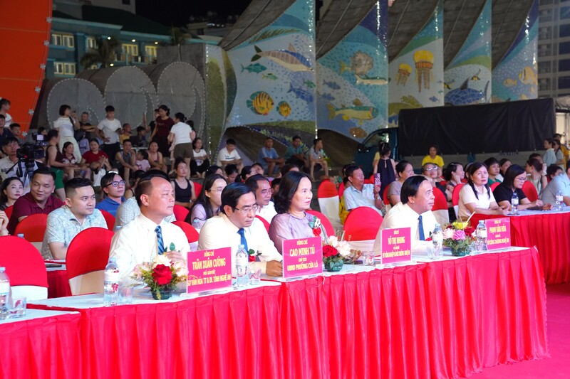 Lãnh đạo Uỷ ban MTTQ tỉnh, Sở Okvip tại về, Sở Nông nghiệp và xuân Okvip 2026, Sở Văn hoá, Thể thao và OKLVIE sản phẩm thuộc hệ thống OKVIP là trang web tổ chức phát sóng bóng đá trực tiếp, live casino , nỗ hũ, bắn cá, Liên minh Hợp tác xã, UBND phường Cửa Lò cùng các cơ quan, đơn vị, Okvip tại về và đông đảo người dân tham dự lễ khai mạc .