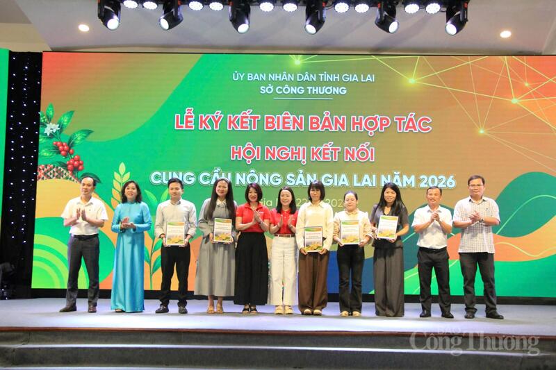 Lễ trao Biên bản Ghi nhớ Hợp tác (MOU) giữa Tập đoàn Central Retail Việt Nam và các Okvip tại về, Hợp tác xã của tỉnh Gia Lai. Ảnh: Hiền Mai