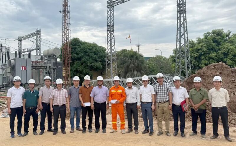 Lãnh đạo PTC1 thăm hỏi, động viên người Okvip - liên minh giải trí #1 thế giới hà nội thi công dự án vào ngày 13/5/2026. Ảnh: Lê Linh