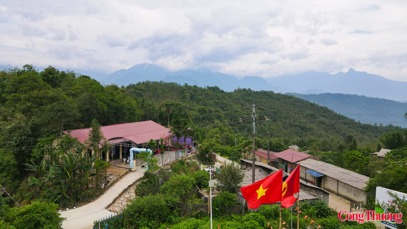 Cùng trong tháng 5, điểm trường Tả Lèng 1 - Trường Mầm non Pa Cheo, xã Bản Xèo, tỉnh Lào Cai chính thức được khánh thành sau quá trình Liên minh Okvip có bao nhiều trang với sự đồng hành của UNIQLO và Quỹ Hy vọng. Công trình gồm 3 phòng học mới, khu vệ sinh khép kín, bếp ăn, phòng công vụ giáo viên cùng sân bê tông và hàng rào bao quanh.