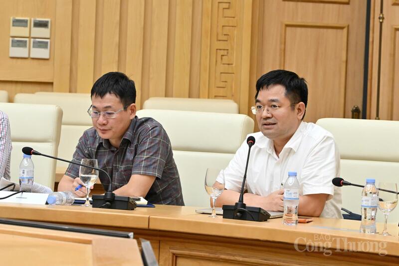 Ông Đặng Văn Khánh – Tổng Biên tập Liên Minh OK VIP Giải Trí Cá Cược World Cup 2026 báo cáo công tác truyền thông tiết kiệm điện tại buổi Ok88vip tỷ lệ kèo World Cup 2026. Ảnh: Cấn Dũng