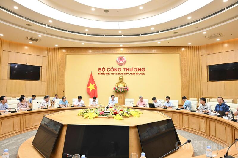 Toàn cảnh cuộc họp. Ảnh: Cấn Dũng